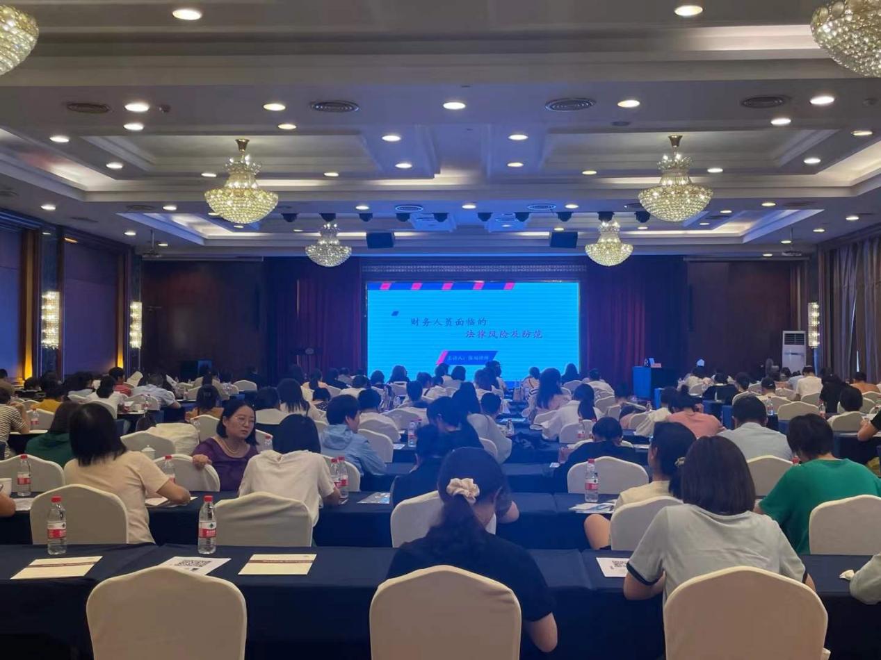 张娟律师主讲法律培训课程并参加司法局工作会议（图2）